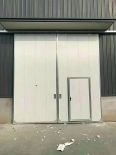 The steel side hung door is easy to open. Various styles of polyurethane insulated door hanging rail Sliding door Deshun
