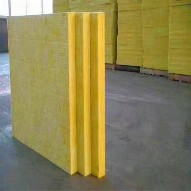 Glass wool composite polypropylene film with a unit weight of 24KG/m ³  Waterproof and breathable film