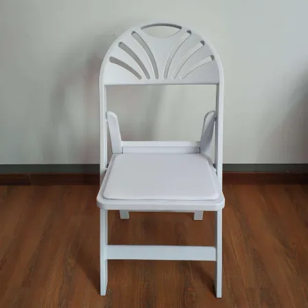 Fanback folding chair