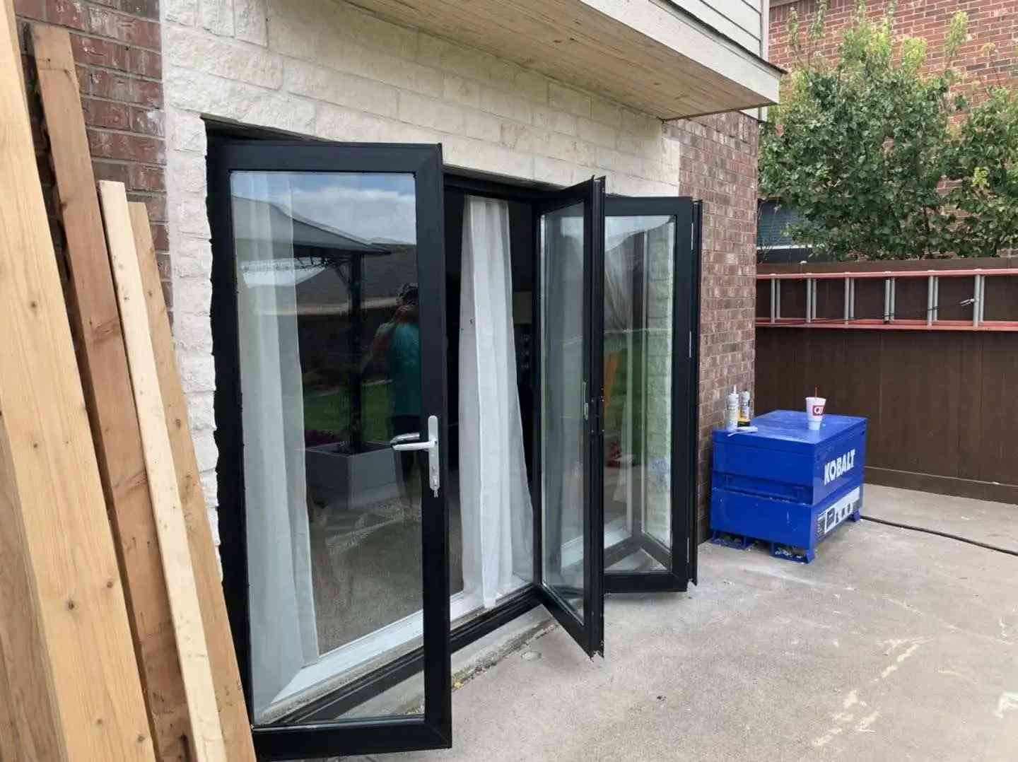 Folding Vertical aluminium commercial windows and doors