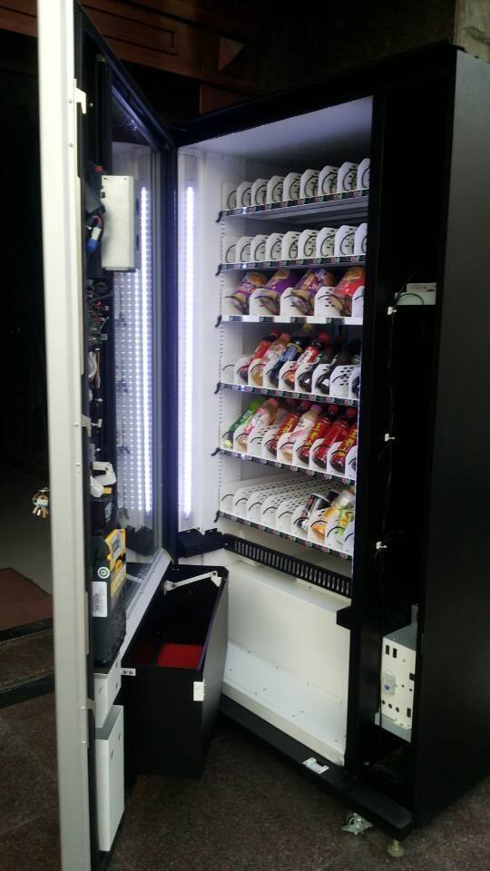 Coin operated Automatic drink and snack vending machine with refrigeration