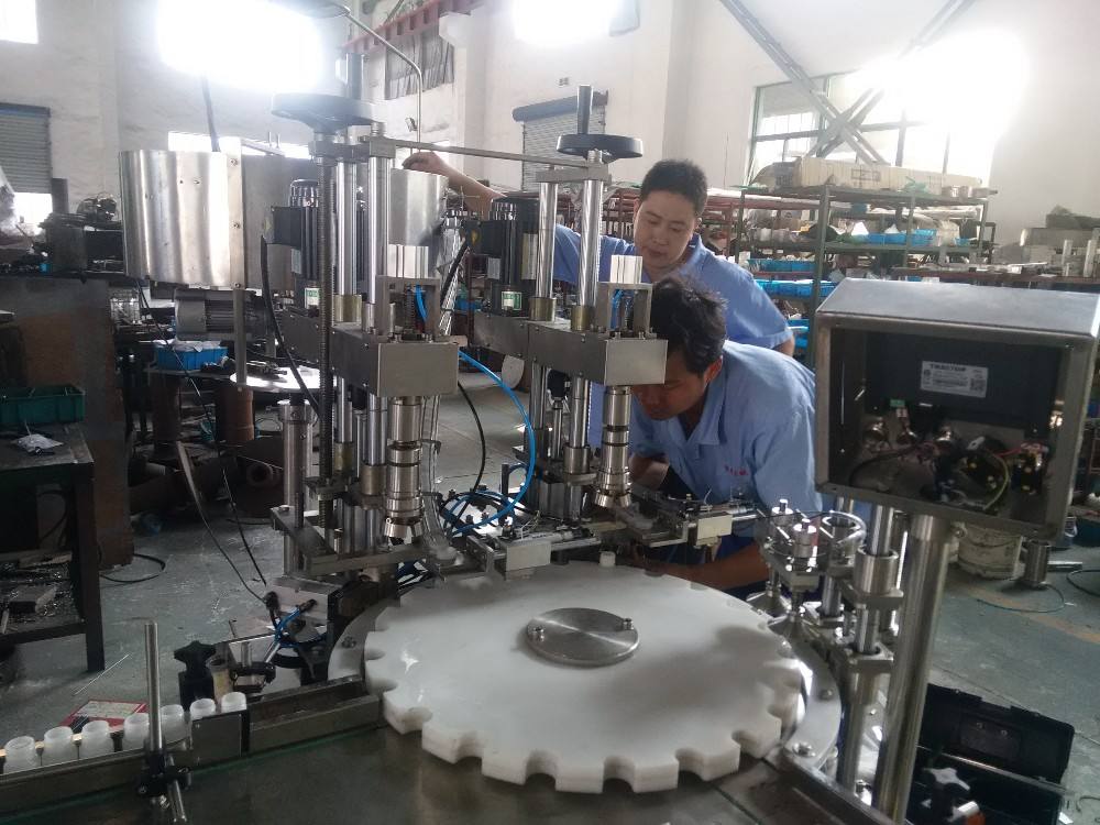 China manufacturer 10-50kg liquid filling machine perfume automatic filling machine