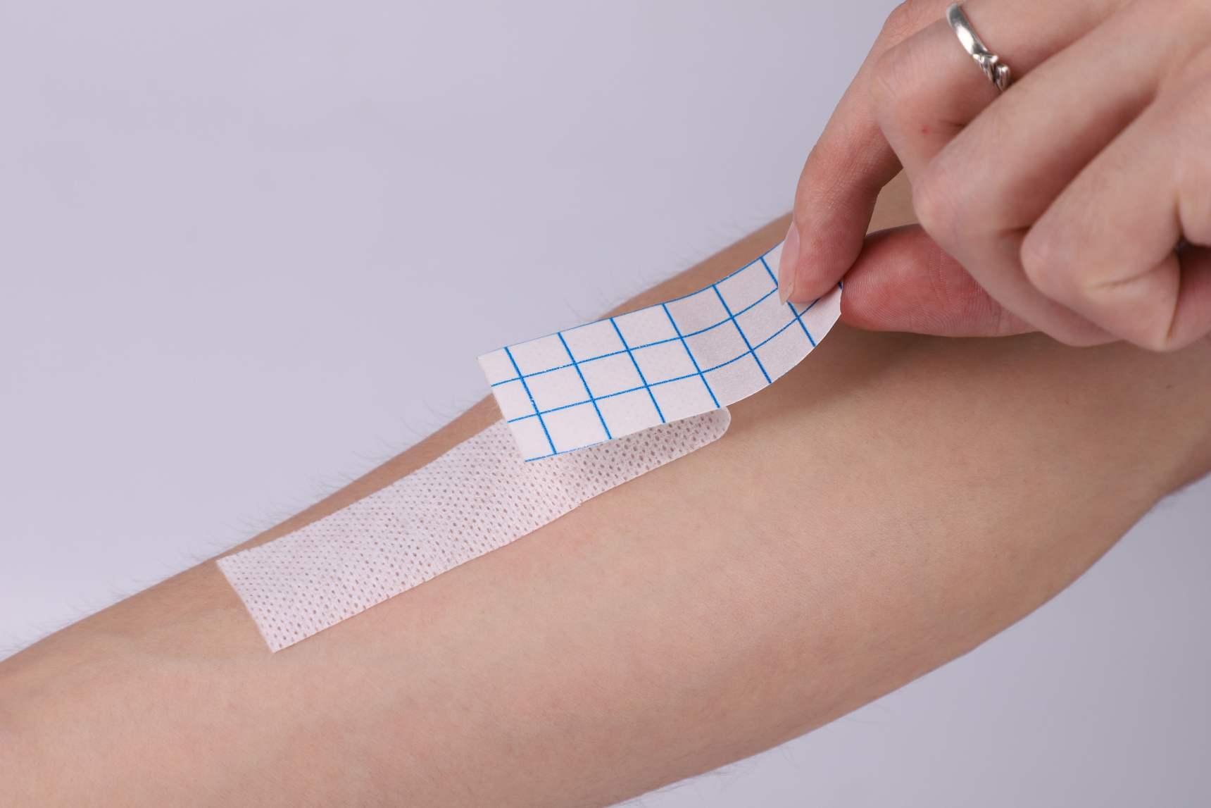 Surgical Adhesive Non-Woven Retention Tape Skin Color Medical Wound Dressing Care Family First Aid Kit