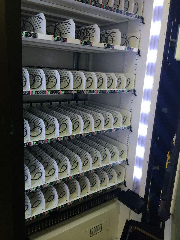 Coin operated Automatic drink and snack vending machine with refrigeration