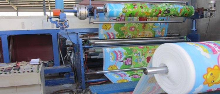 Laminating machine for foam with fabric