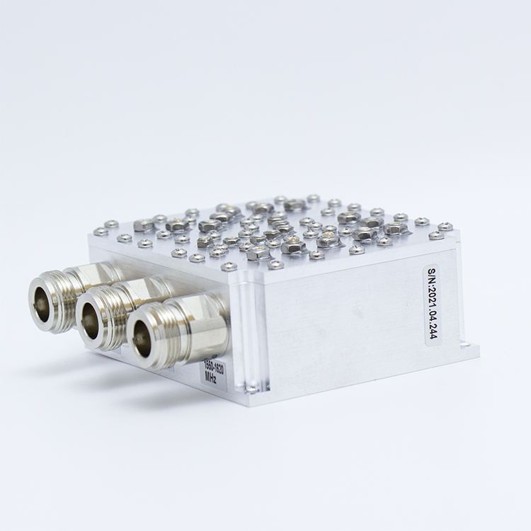 XINQY N-Female Connector Cavity Triplexer 1550-1620 MHz /2400-2500 MHz / 5715-5850 MHz Triple Band RF Combiner