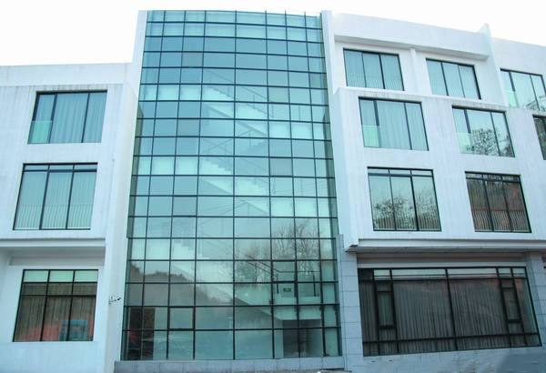 Qinhuangdao reflective tempered glass 3mm 4mm 5mm 6mm 8mm 10mm 12mm Geen Silver grey Bronze Blue coated tempered glass factory