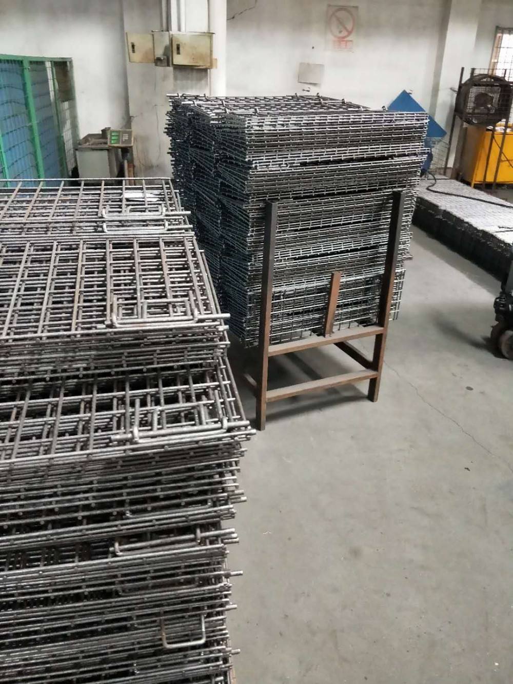 Industrial customized logistic hot sale steel pipe storage tire rack /storage racking system