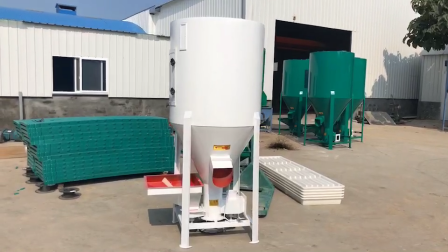 Farm hot - selling flat - mouth feed mixer vertical feed self - suction drying system mixing and crushing all - in - one machine
