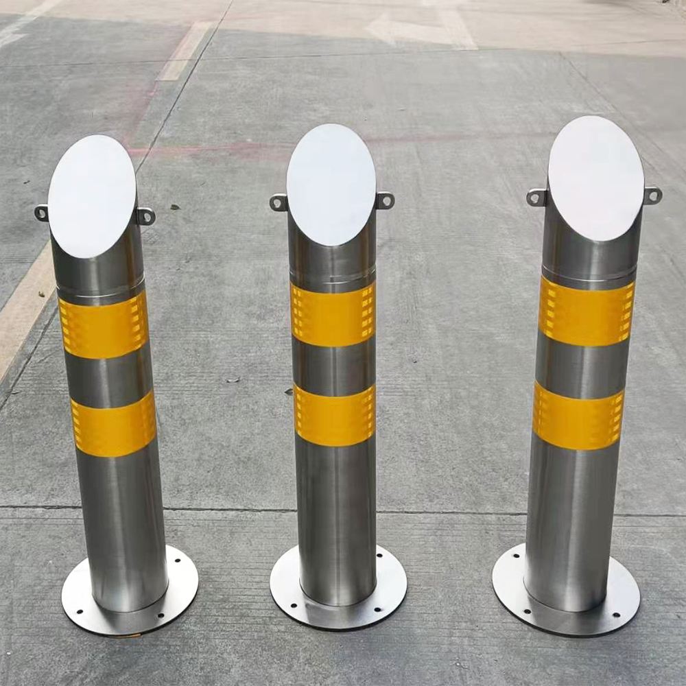 Hairline Finish SS304 SS316 Fixed Street Traffic Bollard With Hook for Chains Flexible Protection Road Bollards