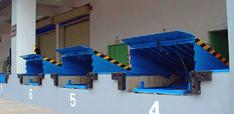 Hydraulic dock ramp container unloading ramp dock leveller/