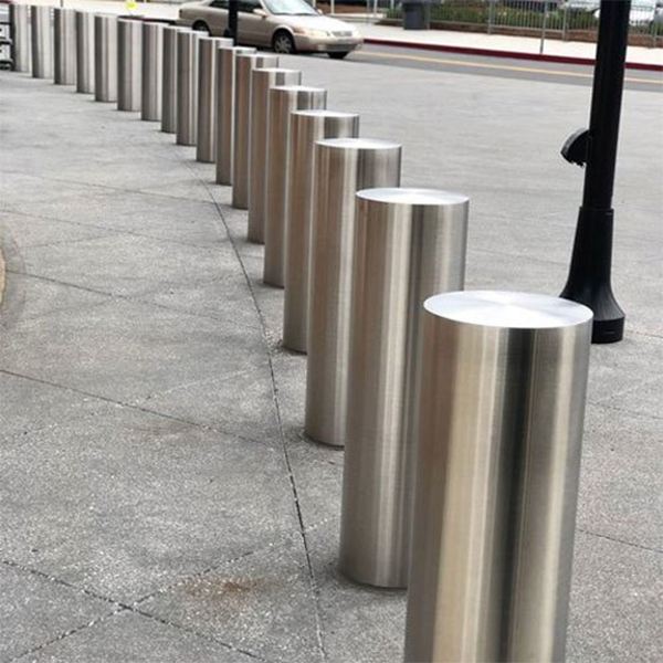 Hairline Finish SS304 SS316 Fixed Street Traffic Bollard With Hook for Chains Flexible Protection Road Bollards