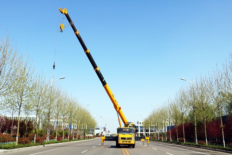 national hydraulic pick up 5 ton auger truck crane
