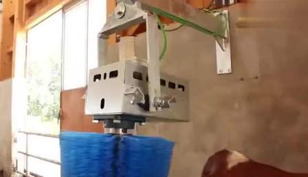 Fully automatic Livestock  roller cow cleaning brush for livestock disease prevention