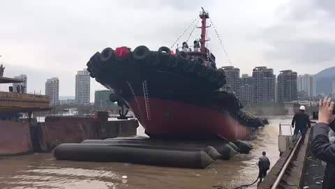 Inflatable ship slipway rubber airbag