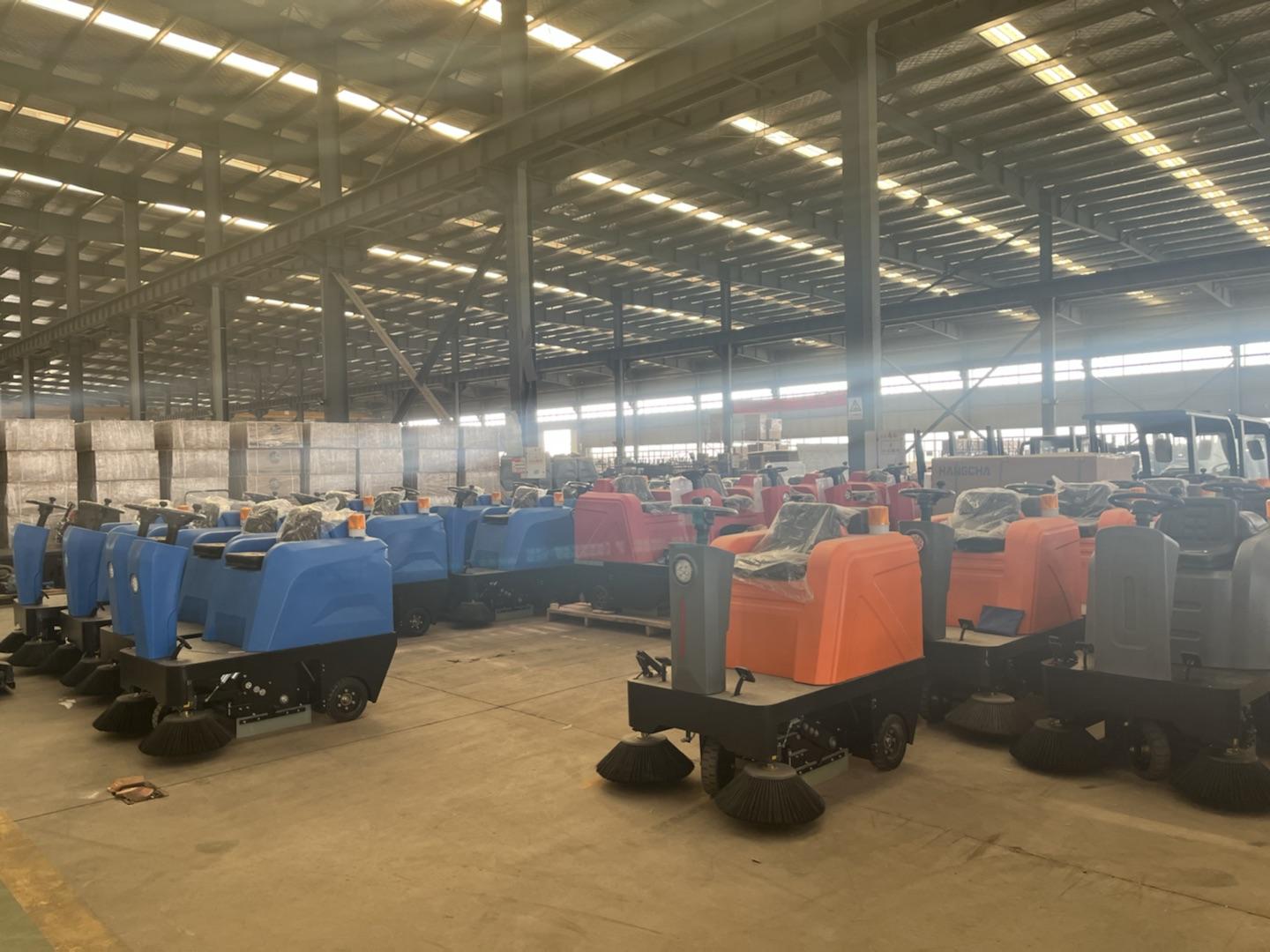 YANGZI S4 Industrial sweeper Electric Ride-on cleaning Equipment