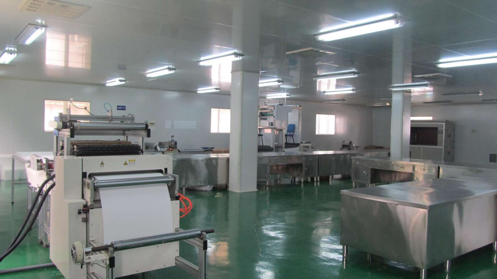 Applicable to laboratory, clean room, laboratory through box with interlock