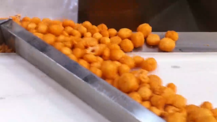 Small scale corn snack making puff corn chips machine