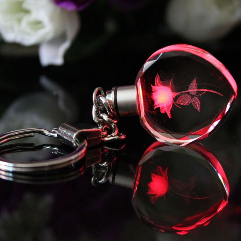 Fashionable 3d Laser Engraved Led Heart Crystal Keychain With Rose For Wedding Decoration Or Christmas Gifts