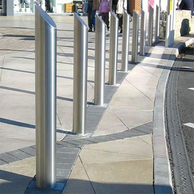 Hairline Finish SS304 SS316 Fixed Street Traffic Bollard With Hook for Chains Flexible Protection Road Bollards