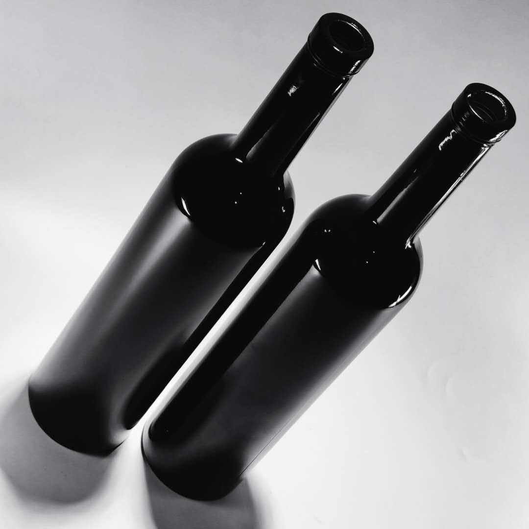 Custom Top Quality Good Price 500ml 700ml 750ml Black Glass Rum bottles for Rum