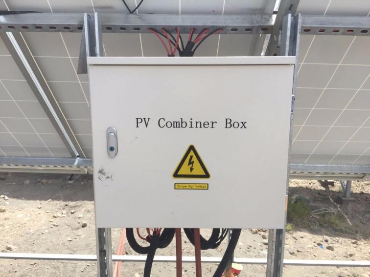 4 Strings in 1 Out PV Array Combiner Box For Off/On Grid Solar Power System