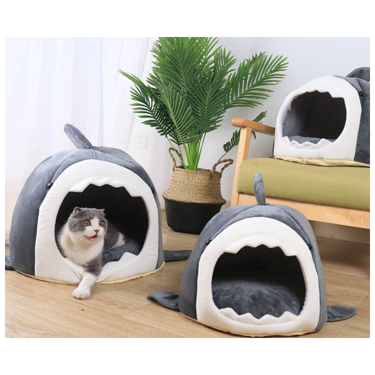 2021 new design cute inclosed portable cat shape pet bed felt sharked pet small fluffy cat caves