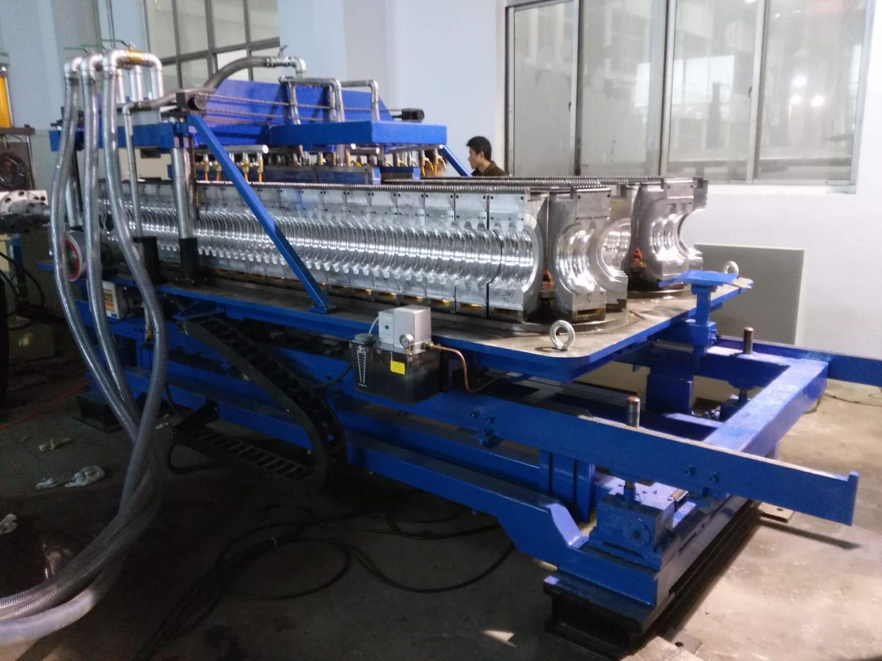 High precision PE double wall corrugated pipe production machine with single screw extruder