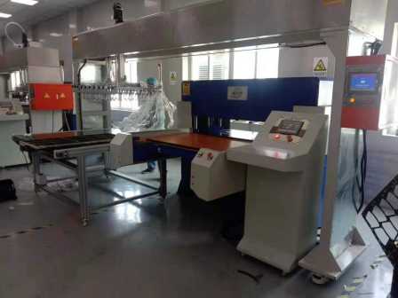 Full Automatic PVC/PET/PE/PS plastic blister Hydraulic Die Cutting Machine With Mechanical Claw