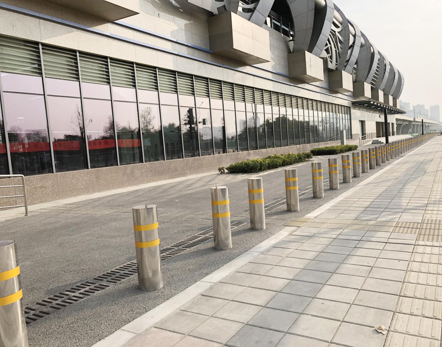 Outdoor street road traffic stainless steel round bollard post metal fixed safety protection bollard